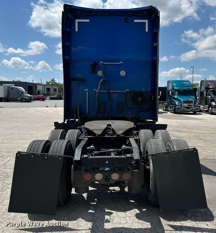 image for item DS4172 2019 Kenworth T680 semi truck