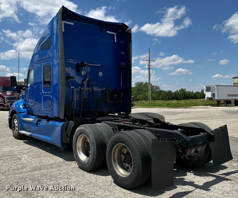 image for item DS4172 2019 Kenworth T680 semi truck