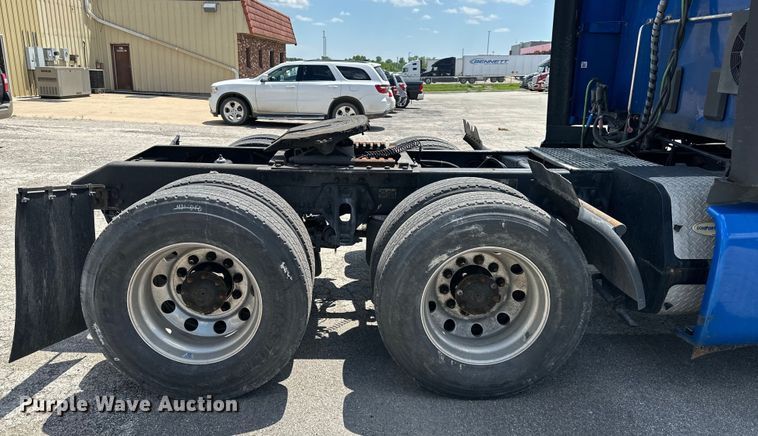 image for item DS4172 2019 Kenworth T680 semi truck