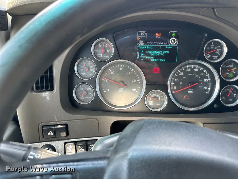 image for item DS4172 2019 Kenworth T680 semi truck