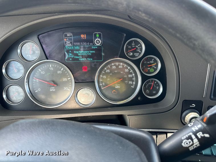 image for item DS4172 2019 Kenworth T680 semi truck