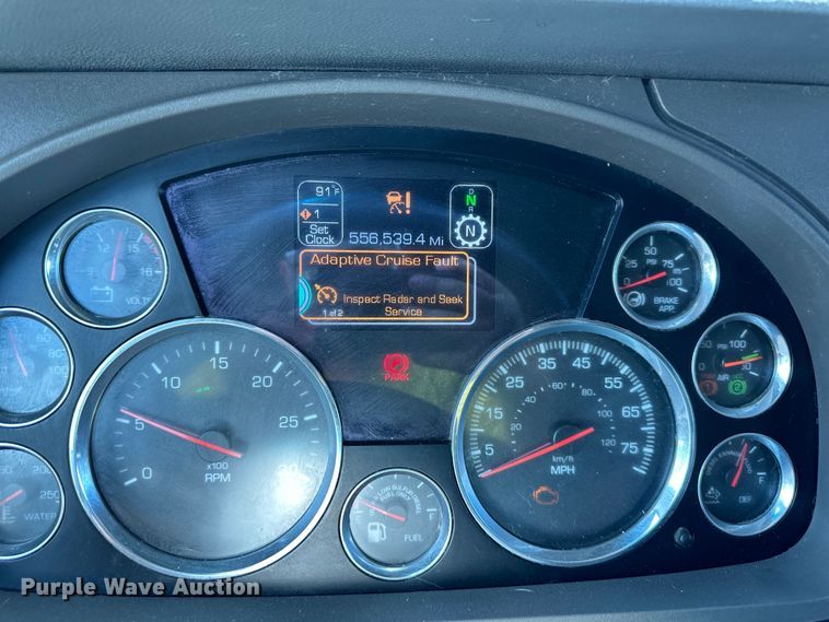 image for item DS4172 2019 Kenworth T680 semi truck