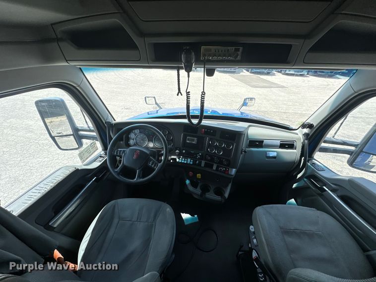 image for item DS4172 2019 Kenworth T680 semi truck