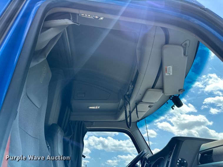 image for item DS4172 2019 Kenworth T680 semi truck