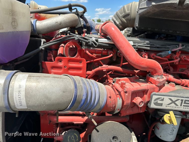 image for item DS4172 2019 Kenworth T680 semi truck