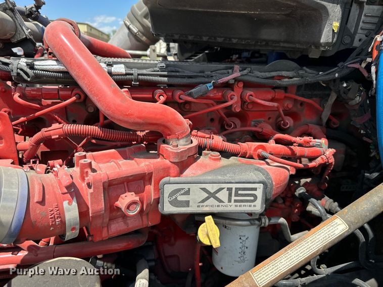 image for item DS4172 2019 Kenworth T680 semi truck