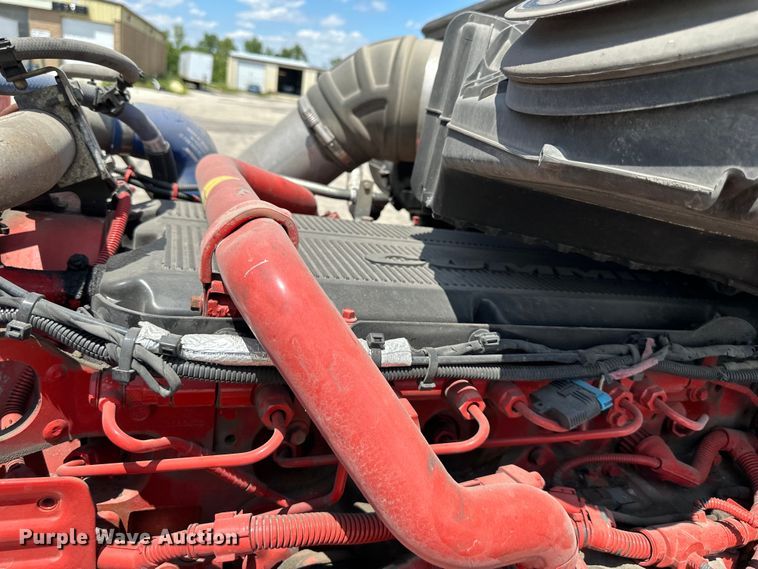 image for item DS4172 2019 Kenworth T680 semi truck