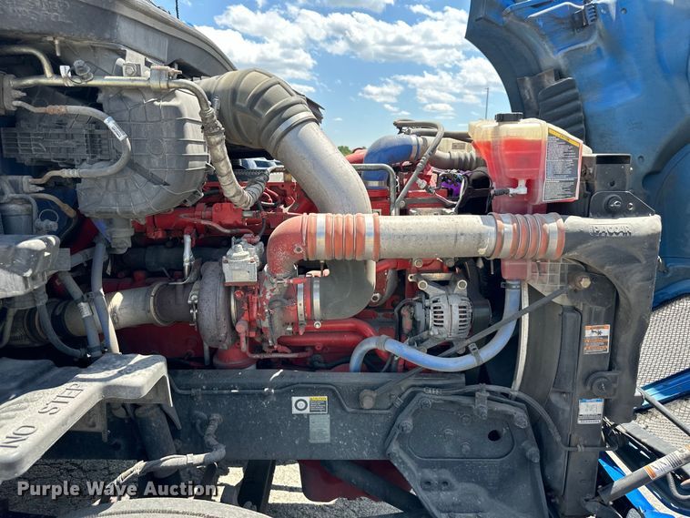 image for item DS4172 2019 Kenworth T680 semi truck