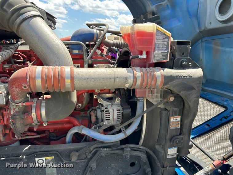 image for item DS4172 2019 Kenworth T680 semi truck