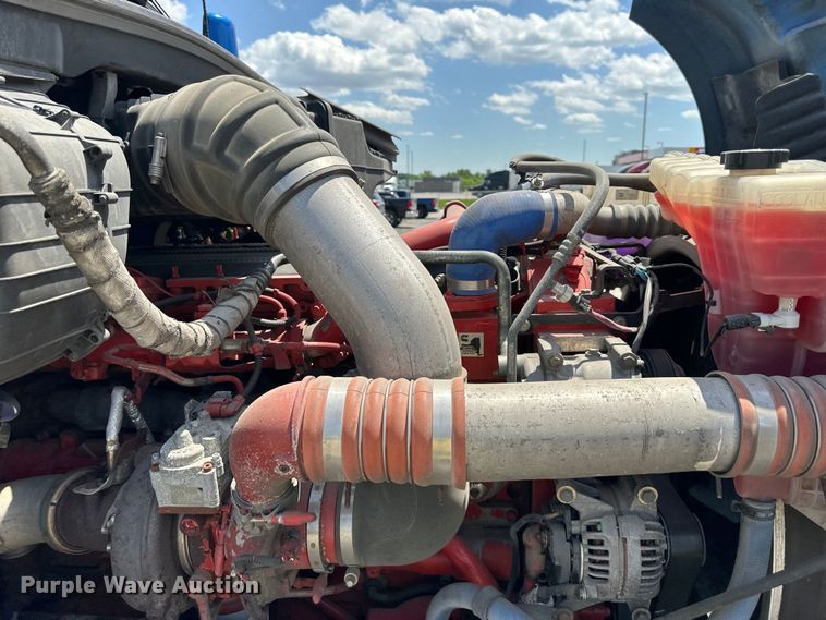 image for item DS4172 2019 Kenworth T680 semi truck