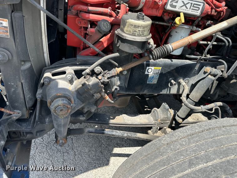 image for item DS4172 2019 Kenworth T680 semi truck