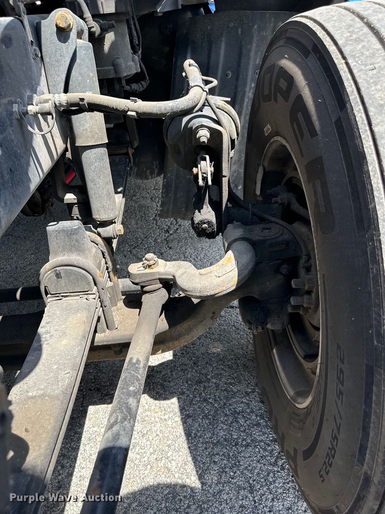 image for item DS4172 2019 Kenworth T680 semi truck