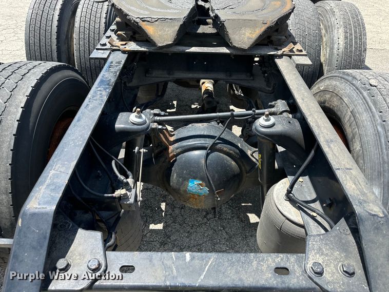 image for item DS4172 2019 Kenworth T680 semi truck