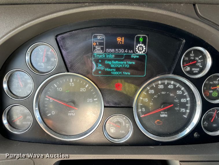 image for item DS4172 2019 Kenworth T680 semi truck