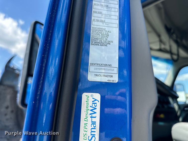 image for item DS4172 2019 Kenworth T680 semi truck