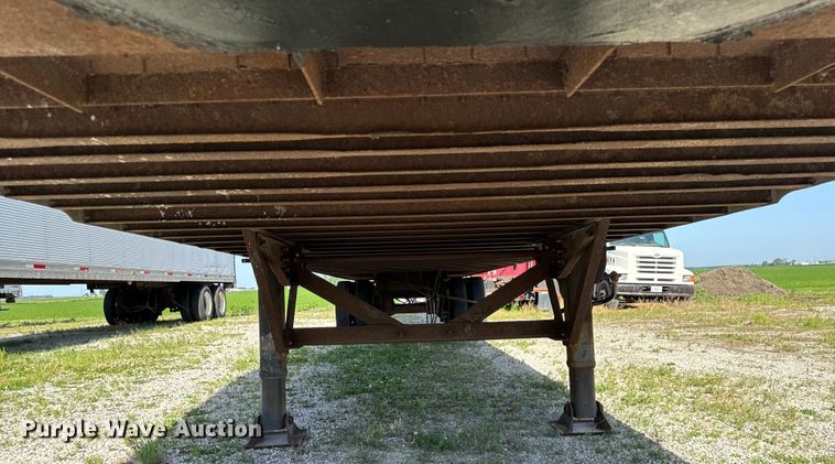 image for item DS5558 1986 Fruehauf  FB91F248LLW2 dry van trailer