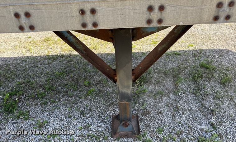 image for item DS5558 1986 Fruehauf  FB91F248LLW2 dry van trailer