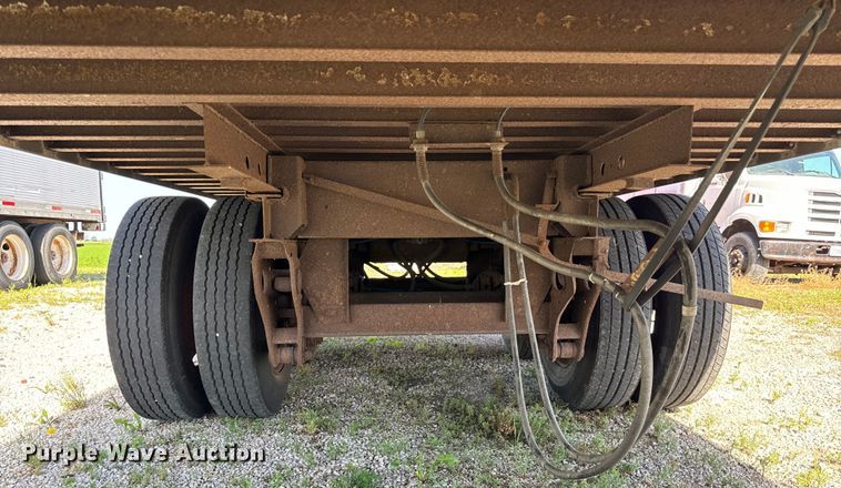 image for item DS5558 1986 Fruehauf  FB91F248LLW2 dry van trailer