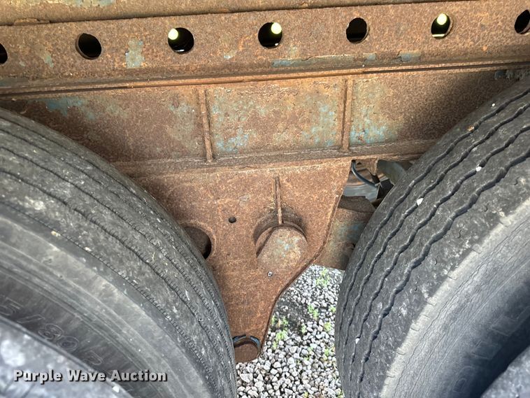 image for item DS5558 1986 Fruehauf  FB91F248LLW2 dry van trailer