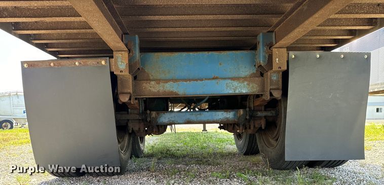 image for item DS5558 1986 Fruehauf  FB91F248LLW2 dry van trailer