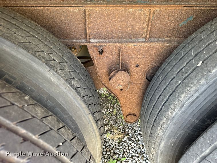 image for item DS5558 1986 Fruehauf  FB91F248LLW2 dry van trailer