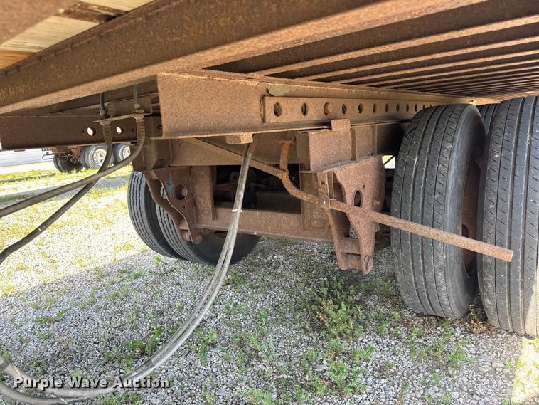 image for item DS5558 1986 Fruehauf  FB91F248LLW2 dry van trailer