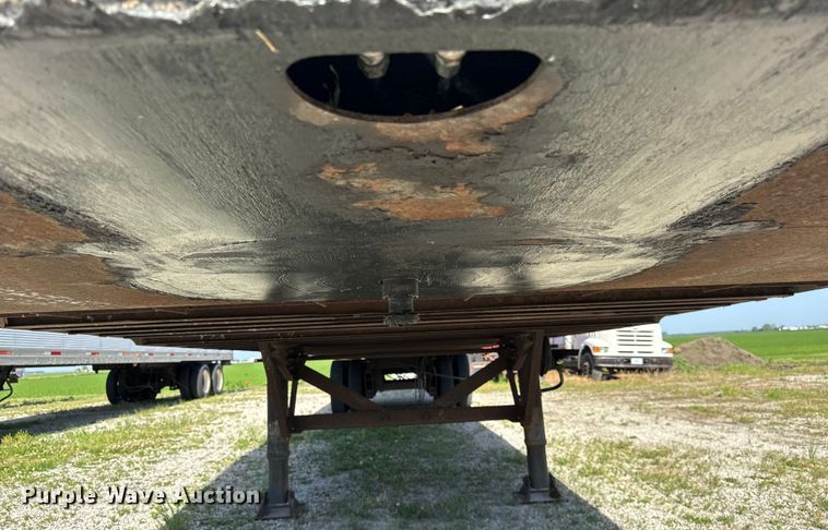 image for item DS5558 1986 Fruehauf  FB91F248LLW2 dry van trailer