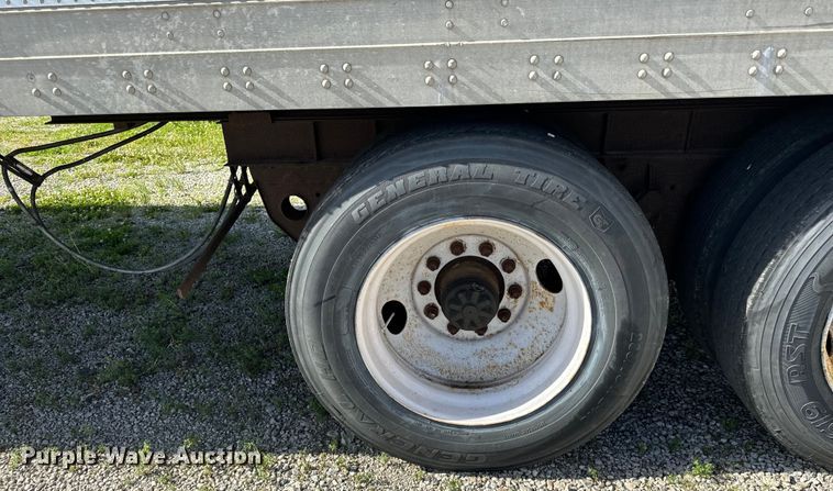 image for item DS5558 1986 Fruehauf  FB91F248LLW2 dry van trailer