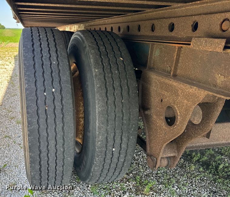 image for item DS5558 1986 Fruehauf  FB91F248LLW2 dry van trailer