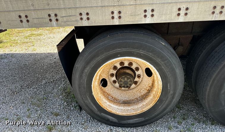 image for item DS5558 1986 Fruehauf  FB91F248LLW2 dry van trailer