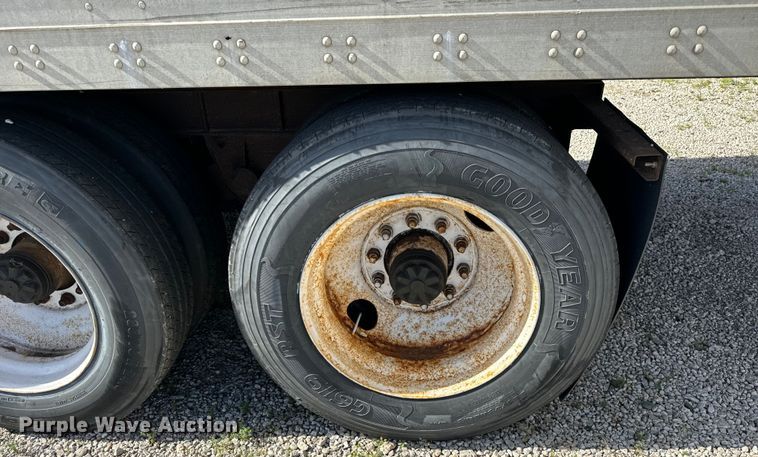 image for item DS5558 1986 Fruehauf  FB91F248LLW2 dry van trailer