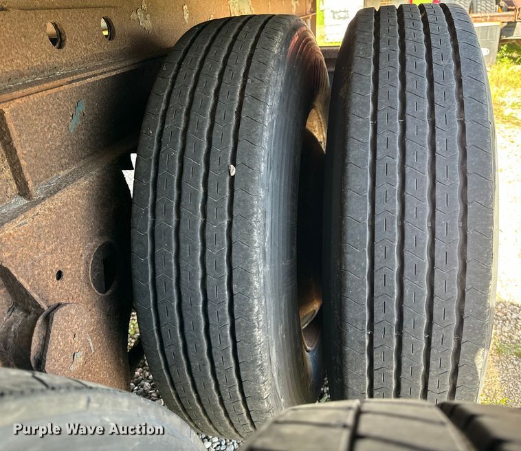 image for item DS5558 1986 Fruehauf  FB91F248LLW2 dry van trailer