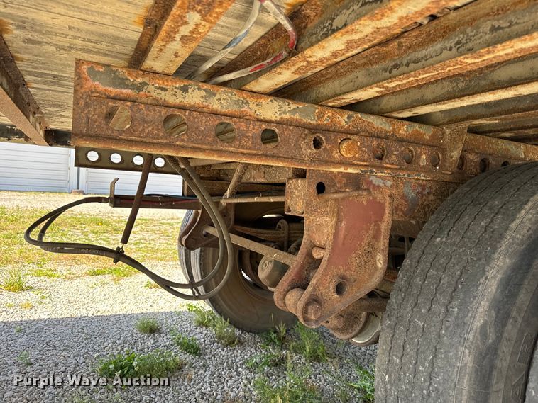 image for item DS5560 1987 Stoughton  ASVW-485T-S-C-WEDGE dry van trailer