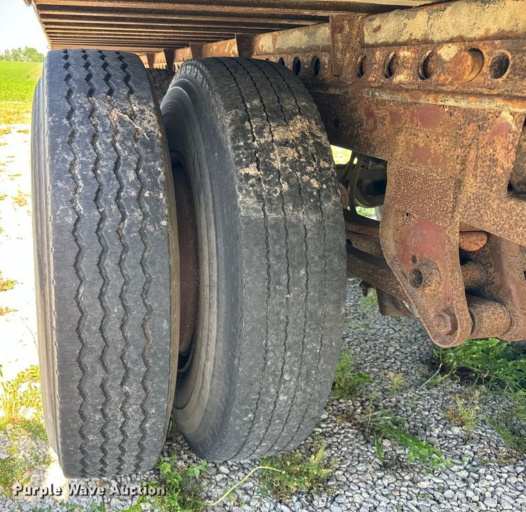 image for item DS5560 1987 Stoughton  ASVW-485T-S-C-WEDGE dry van trailer