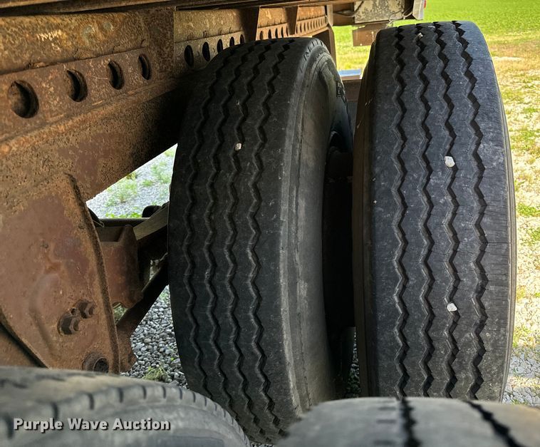 image for item DS5560 1987 Stoughton  ASVW-485T-S-C-WEDGE dry van trailer