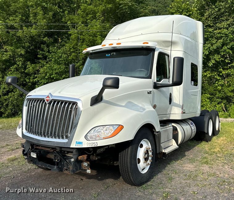 image for item DS5580 2019 International  LT625 semi truck