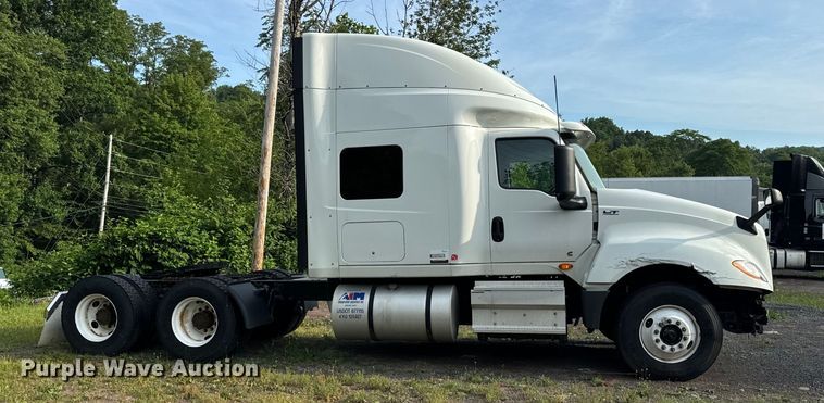 image for item DS5580 2019 International  LT625 semi truck