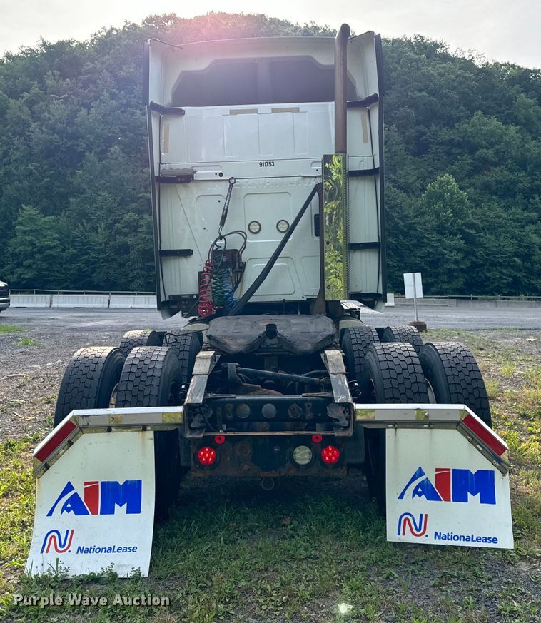 image for item DS5580 2019 International  LT625 semi truck