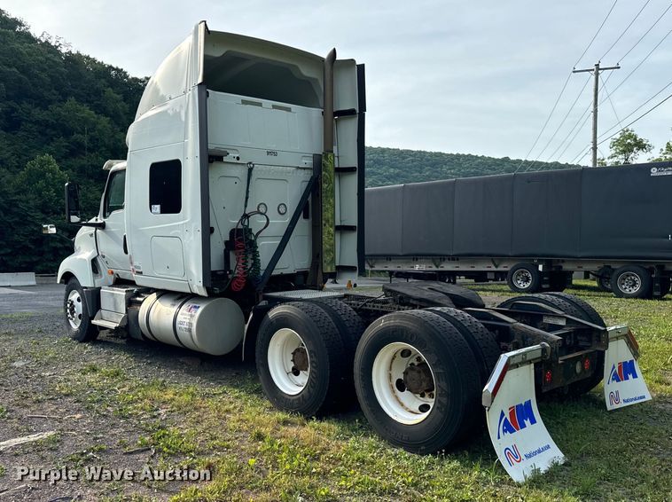 image for item DS5580 2019 International  LT625 semi truck