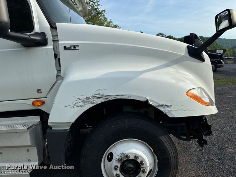 image for item DS5580 2019 International  LT625 semi truck