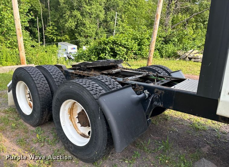 image for item DS5580 2019 International  LT625 semi truck