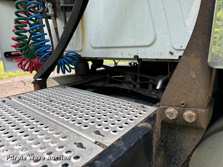 image for item DS5580 2019 International  LT625 semi truck