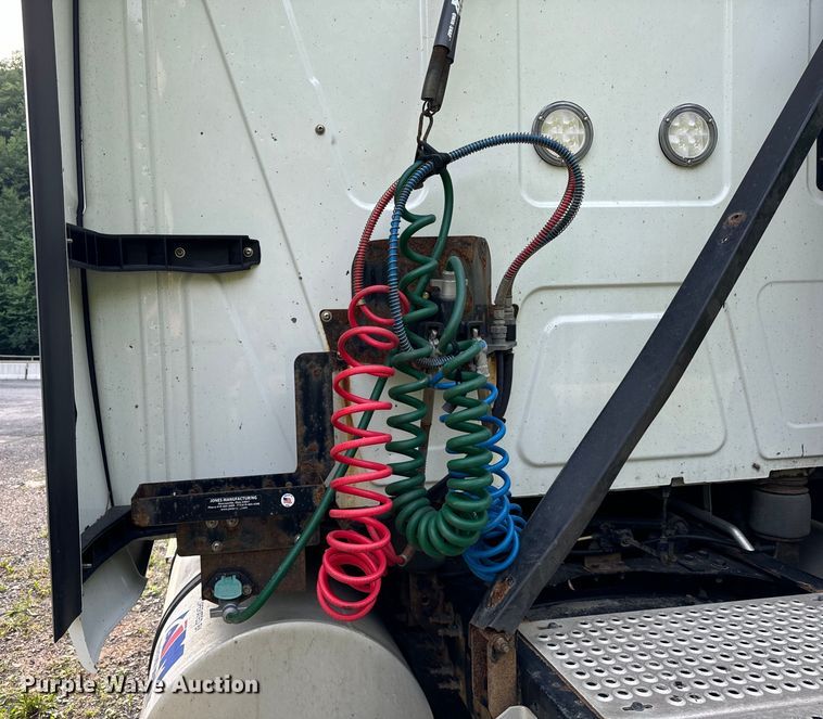 image for item DS5580 2019 International  LT625 semi truck