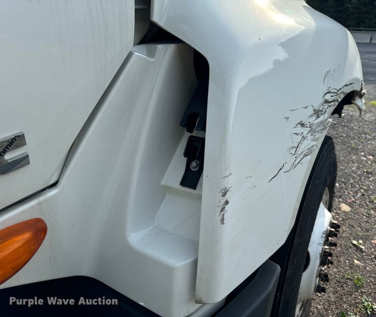 image for item DS5580 2019 International  LT625 semi truck