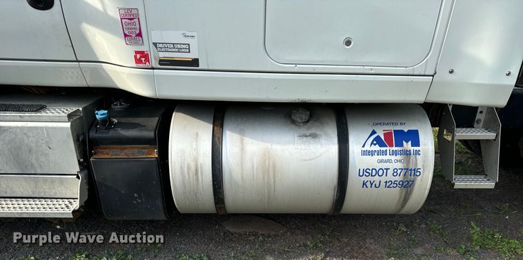 image for item DS5580 2019 International  LT625 semi truck