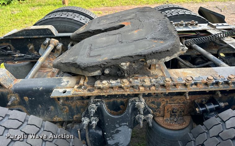 image for item DS5580 2019 International  LT625 semi truck