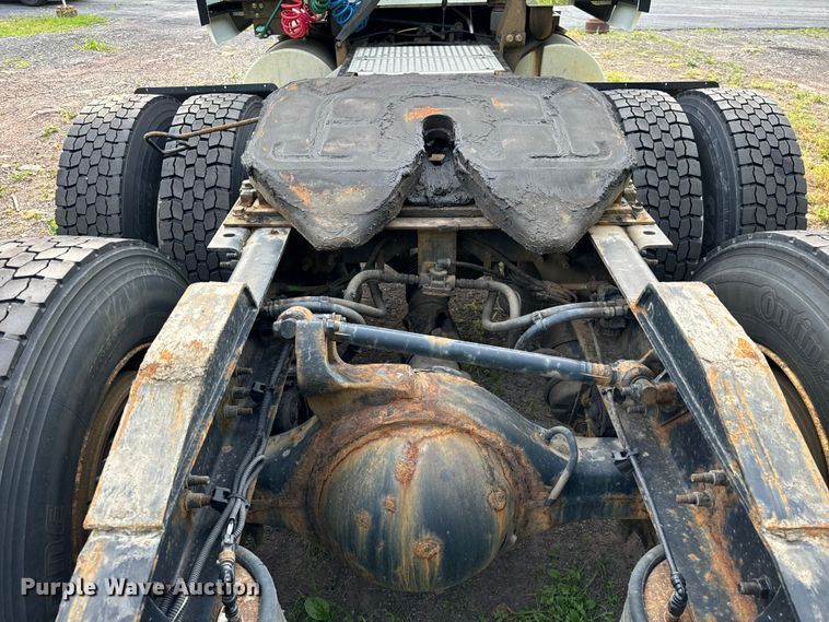 image for item DS5580 2019 International  LT625 semi truck