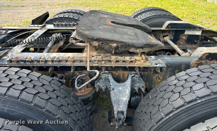 image for item DS5580 2019 International  LT625 semi truck