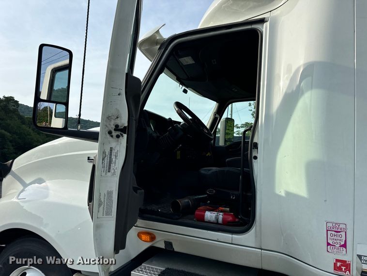 image for item DS5580 2019 International  LT625 semi truck