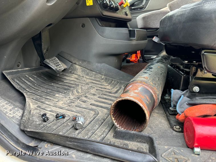 image for item DS5580 2019 International  LT625 semi truck